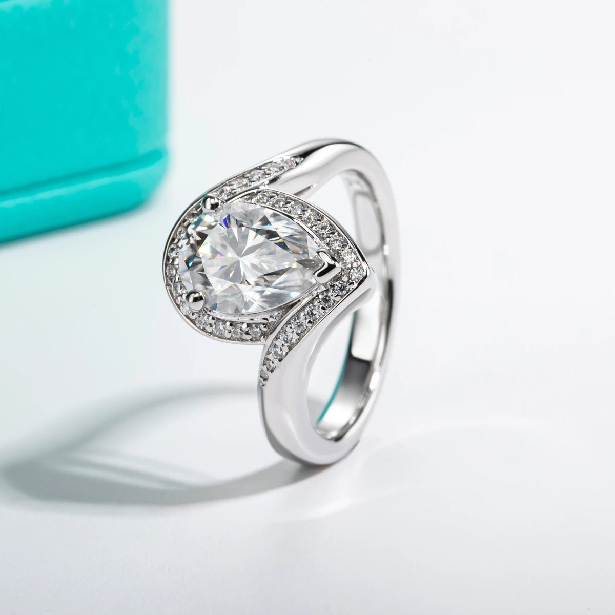 Rosie 2.5 Carats Silver Platinum Plated Engagement Ring