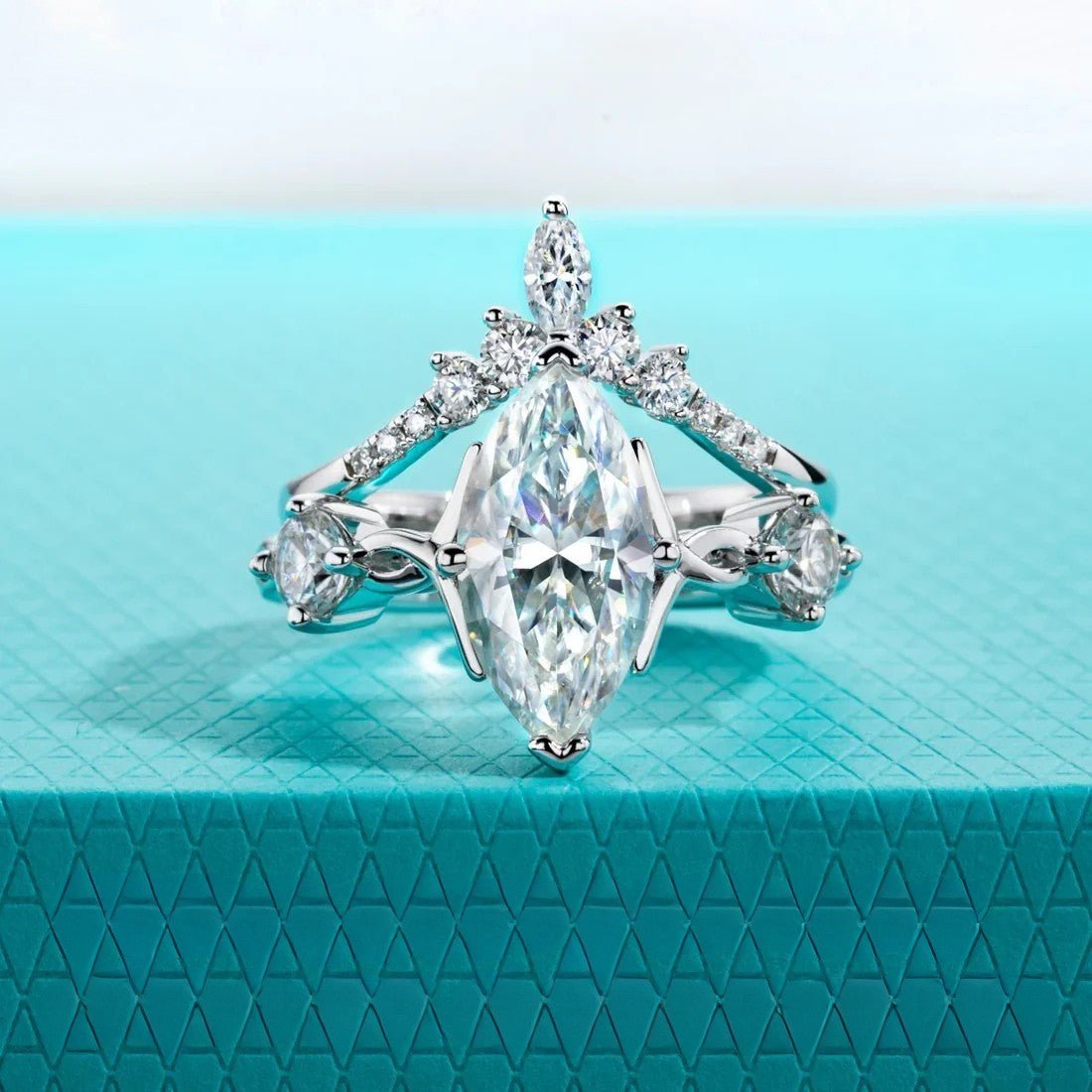 Elsa 4.04 Carats 18k Gold Plated + Wedding Band