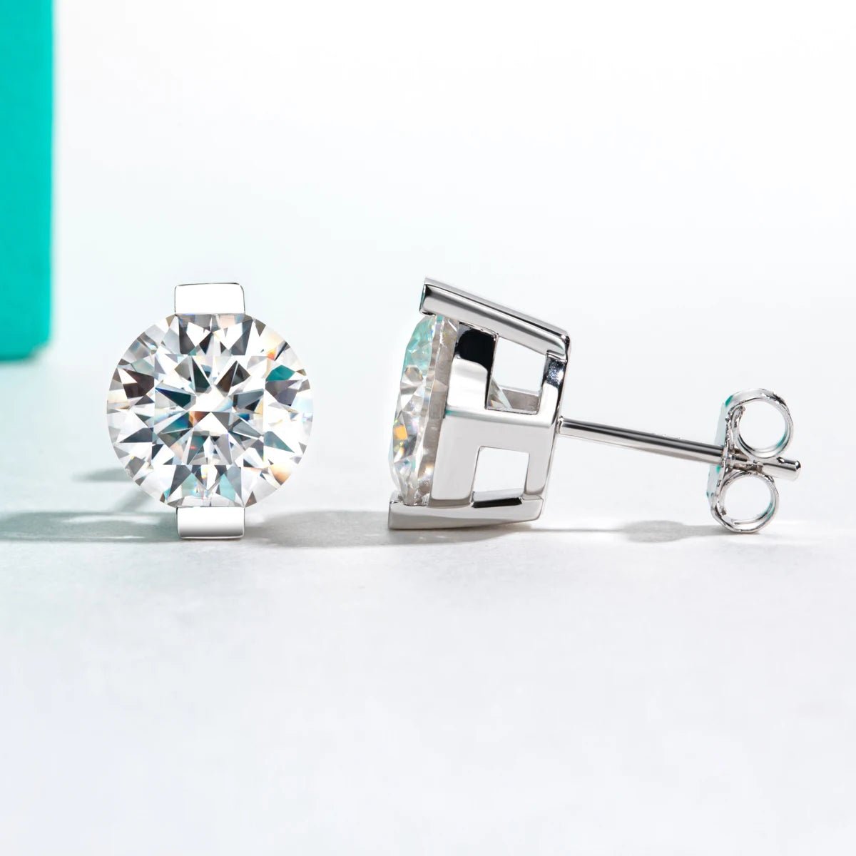Bijou 0.5 to 3 Carats Silver Studs