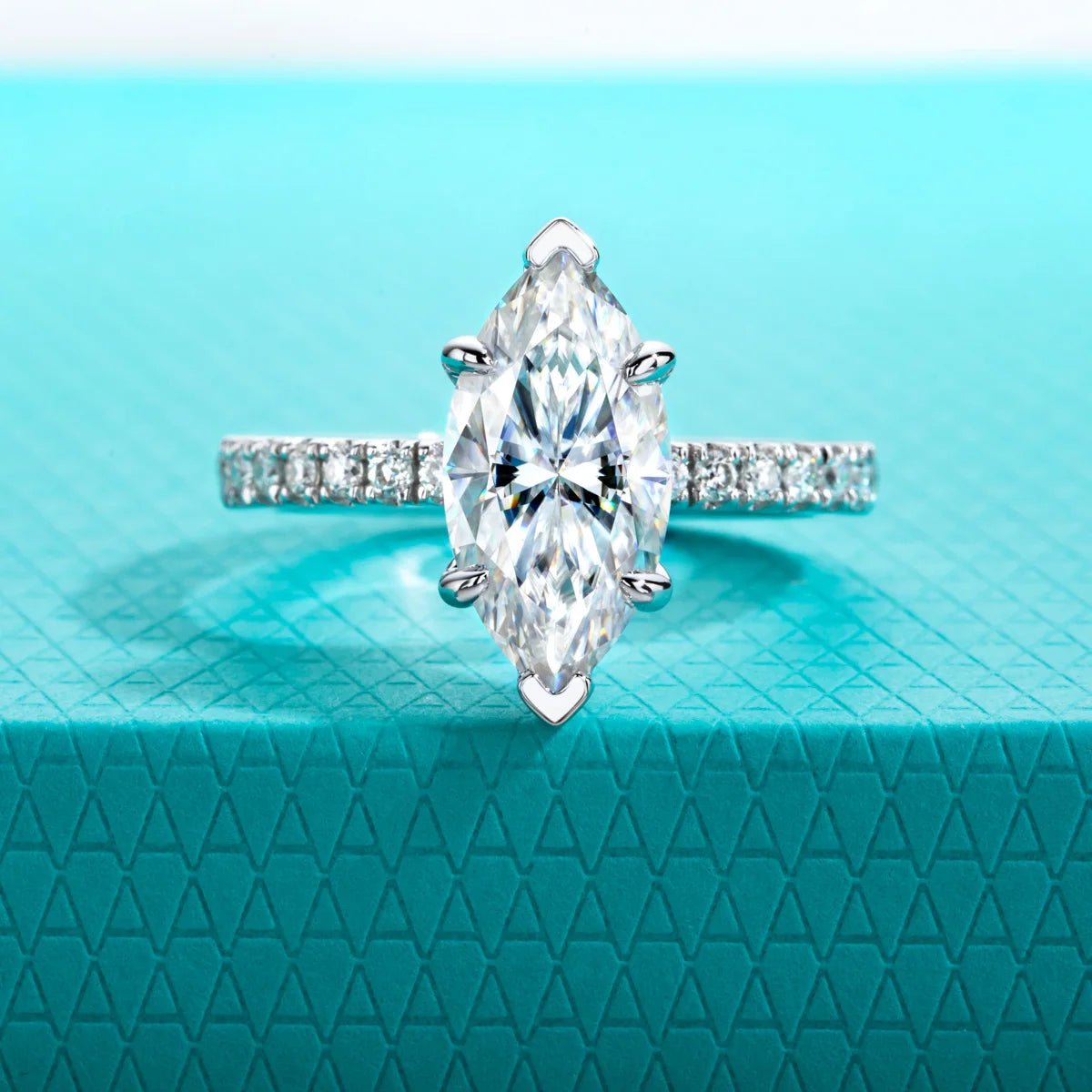 Sora 3.15 Carats Silver Platinum Plated
