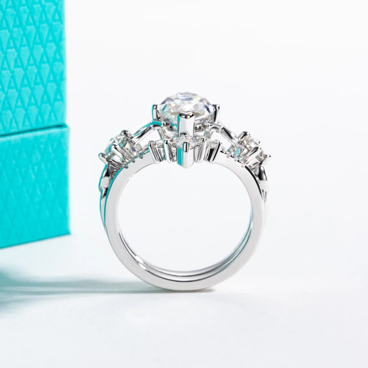 Elsa 4.04 Carats 18k Gold Plated + Wedding Band
