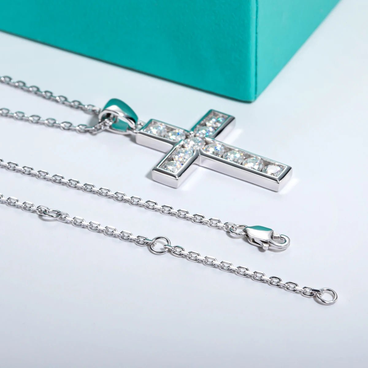 Matthew 2.2 Carats Silver Cross Pendant Necklace