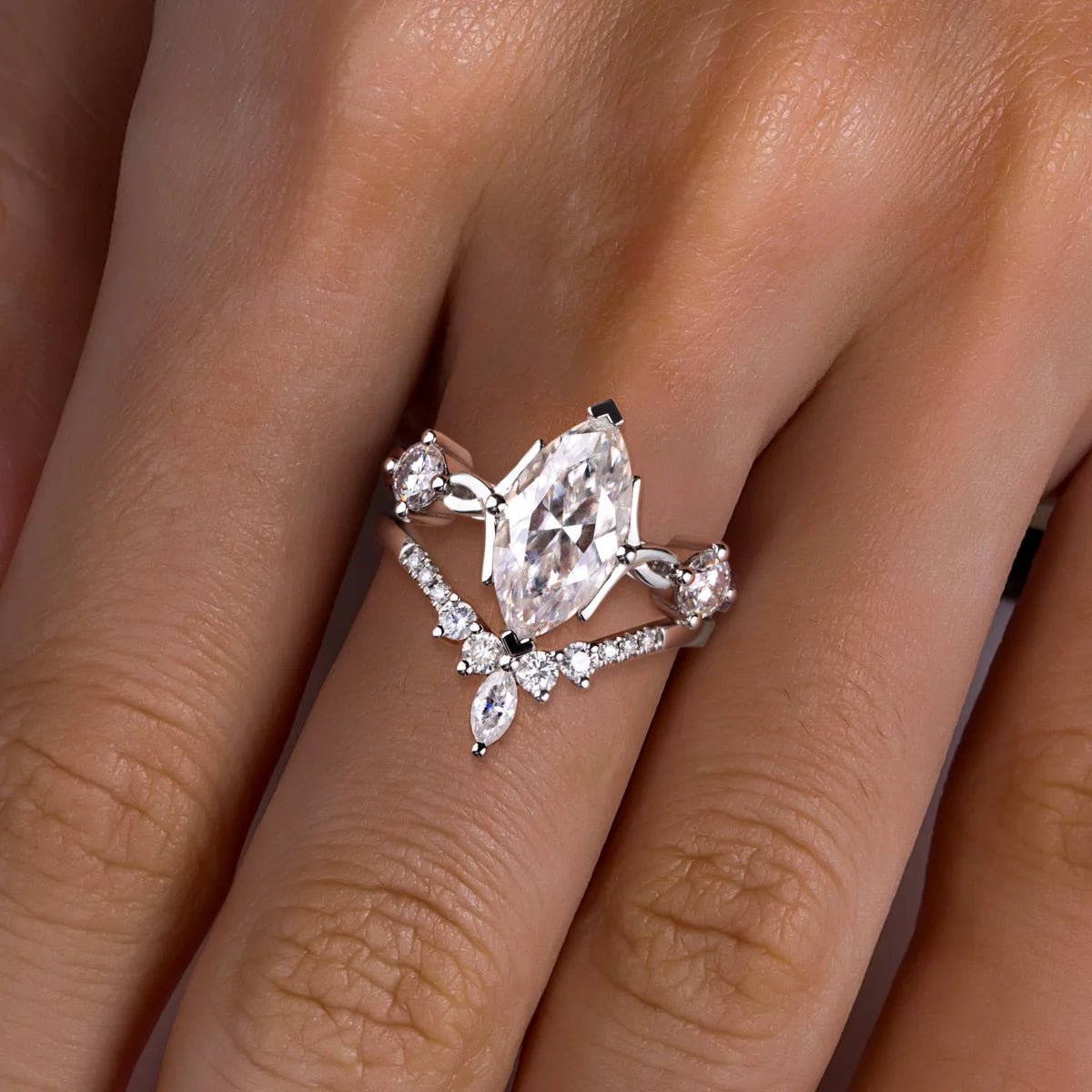 Elsa 4.04 Carats 18k Gold Plated + Wedding Band