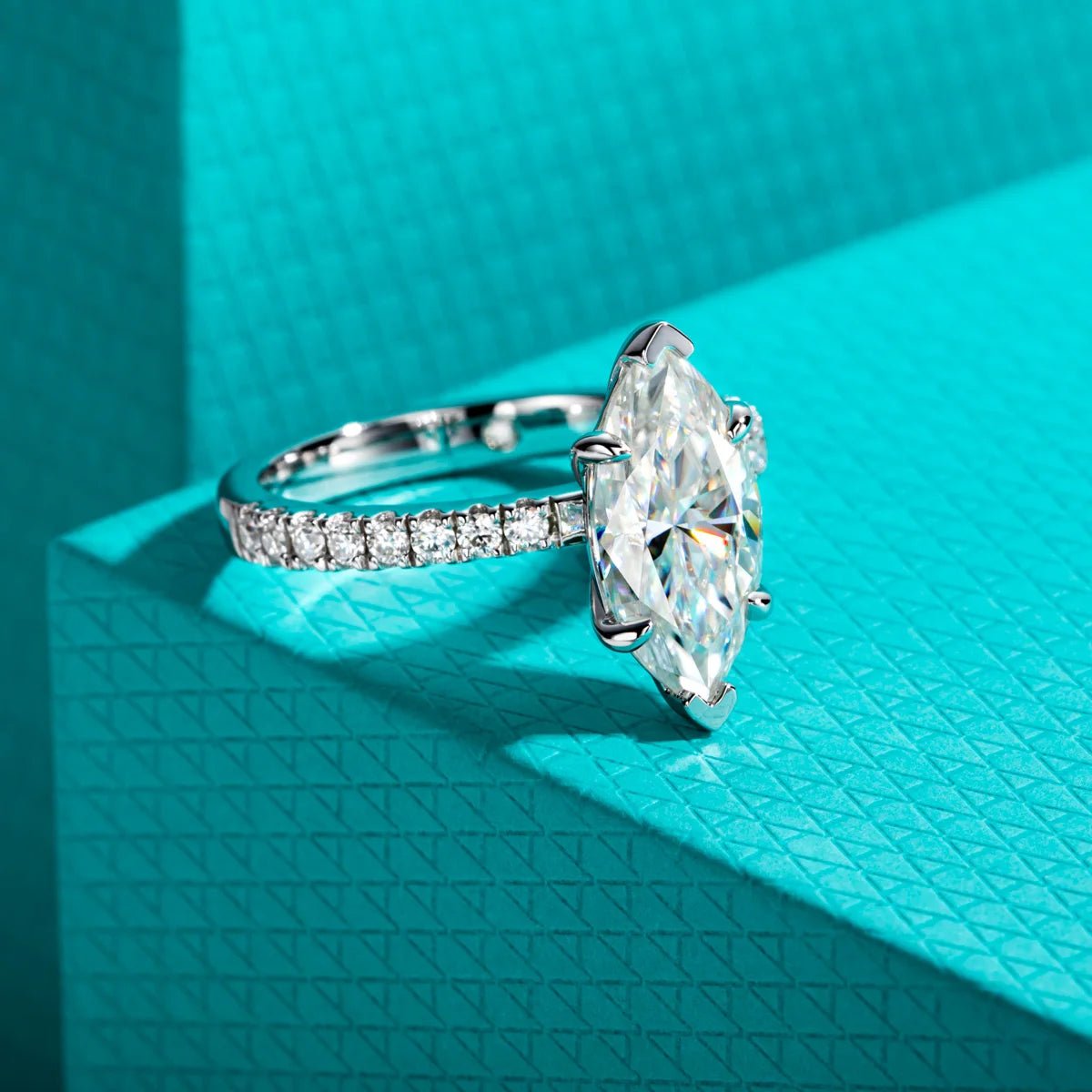Sora 3.15 Carats Silver Platinum Plated