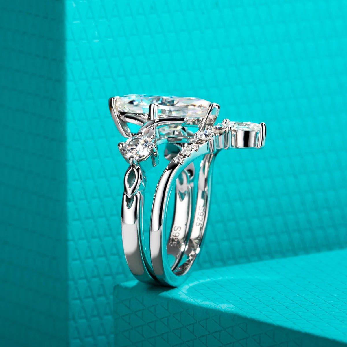 Elsa 4.04 Carats 18k Gold Plated + Wedding Band