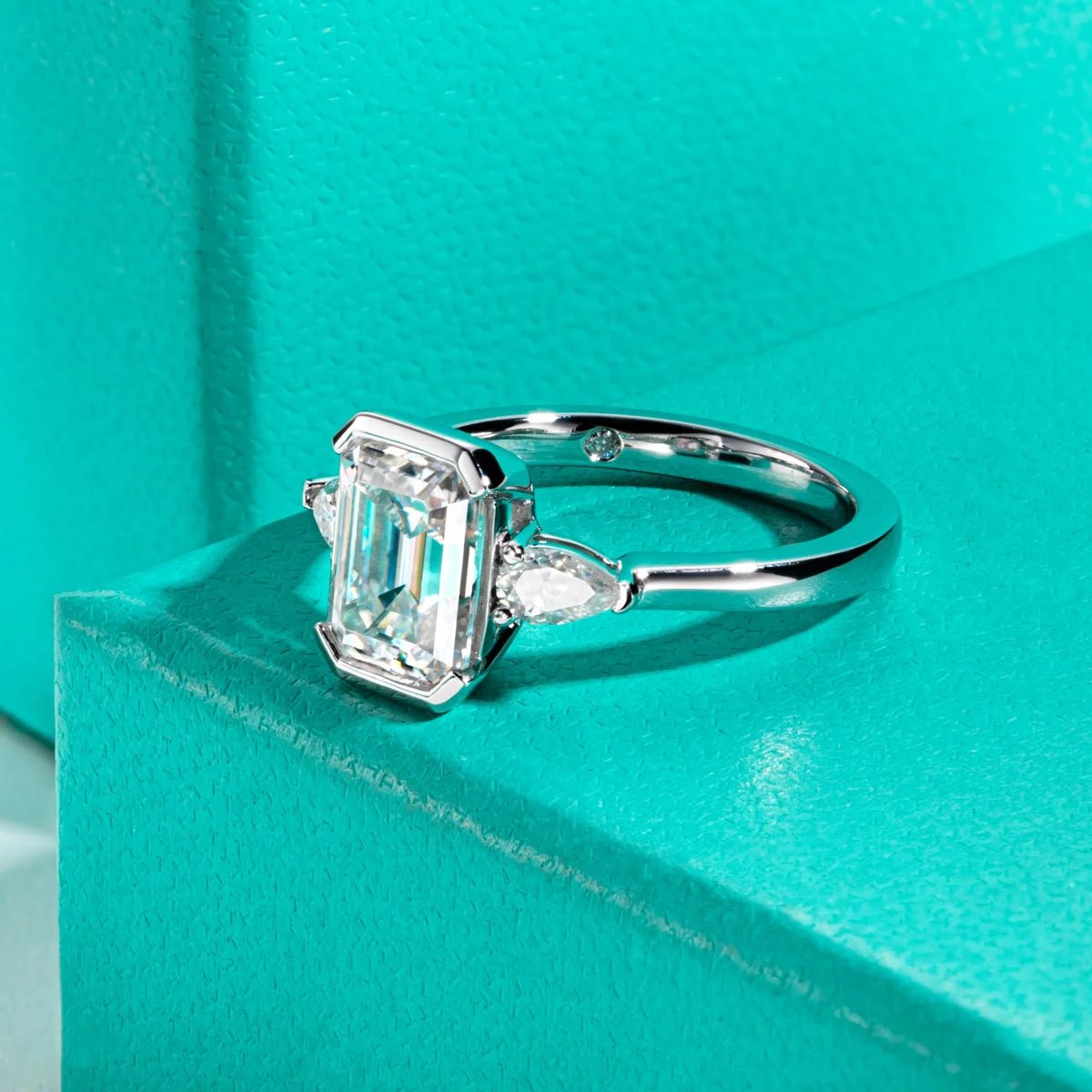 Data 3.6 Carats 18K Gold Plated
