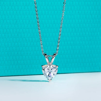 Zelda 2 to 5 Carats Silver Heart Pendant
