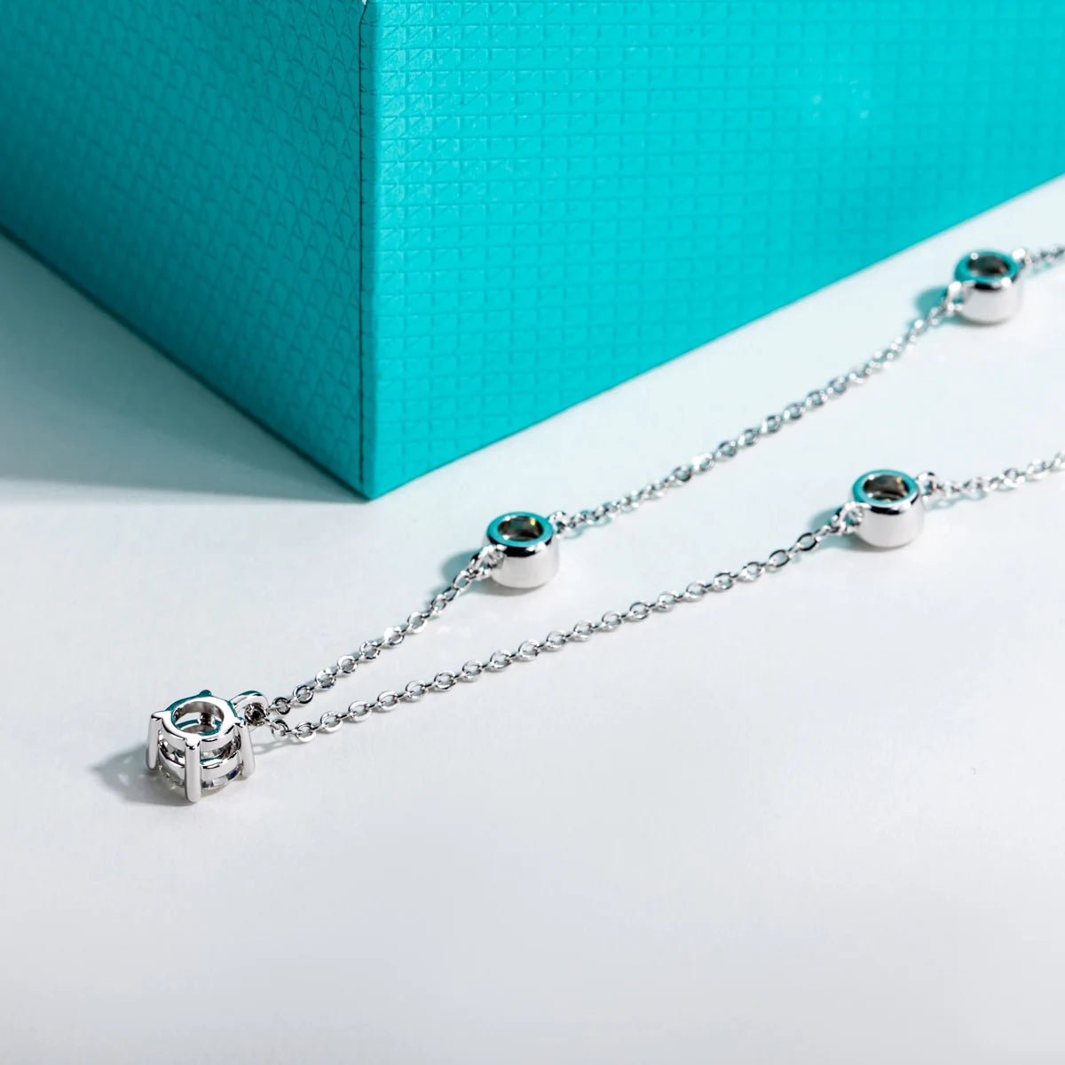 Lumi 3 Carats Silver Station Bezel