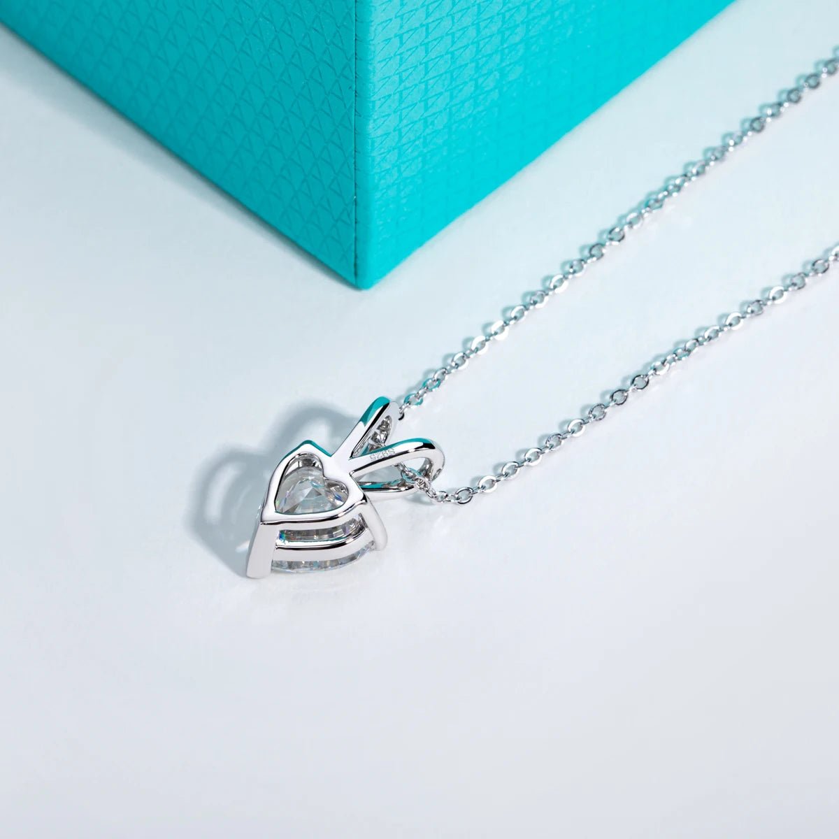 Zelda 2 to 5 Carats Silver Heart Pendant