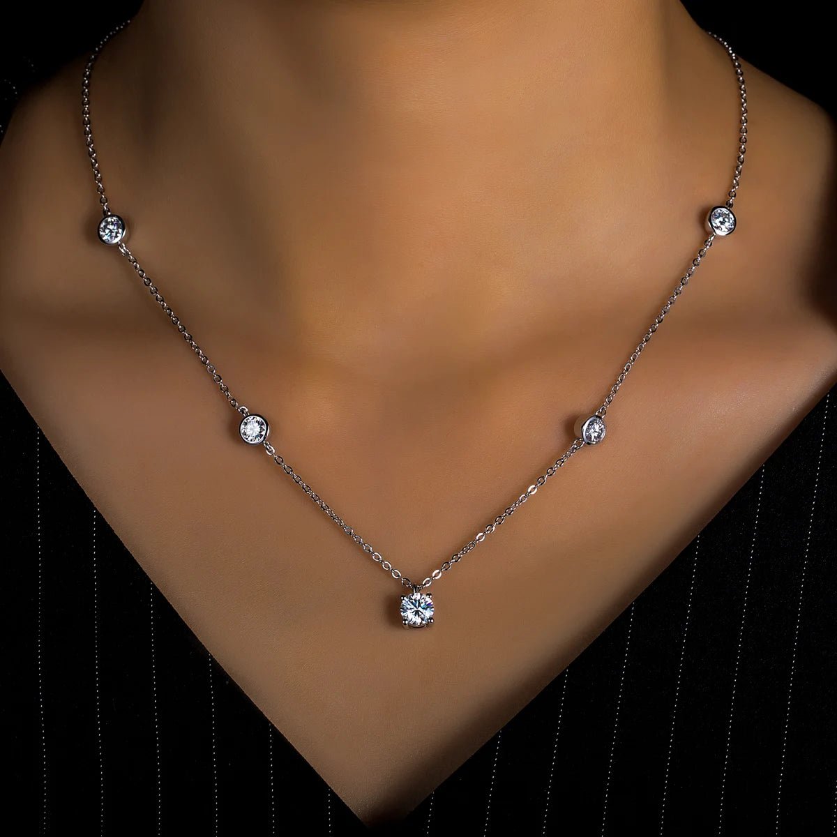 Lumi 3 Carats Silver Station Bezel