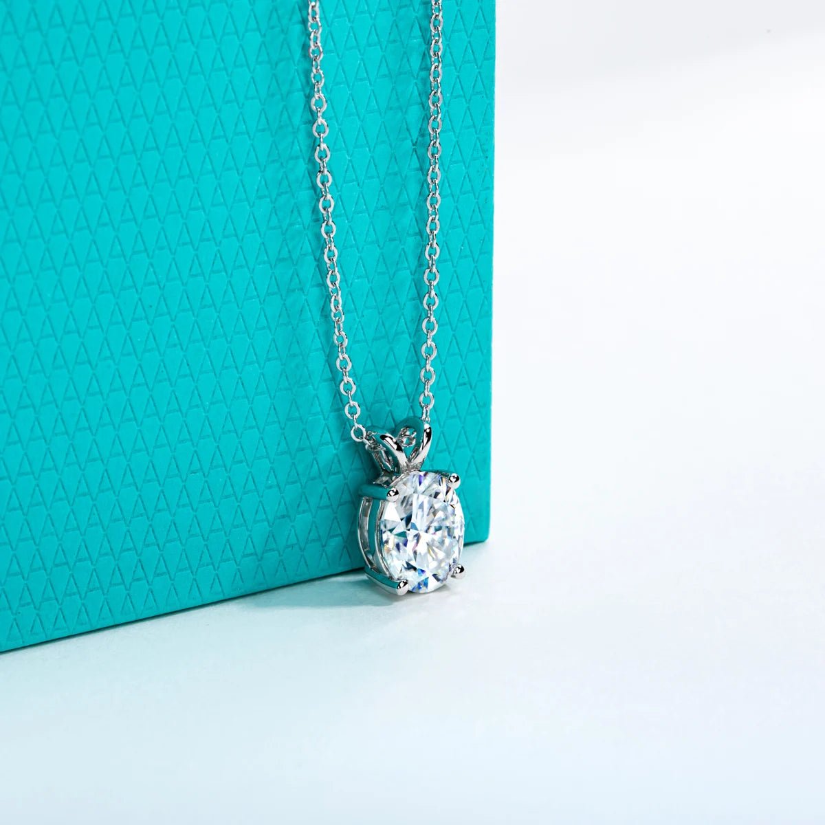 Evora 2 to 5 Carats Silver Oval Pendant