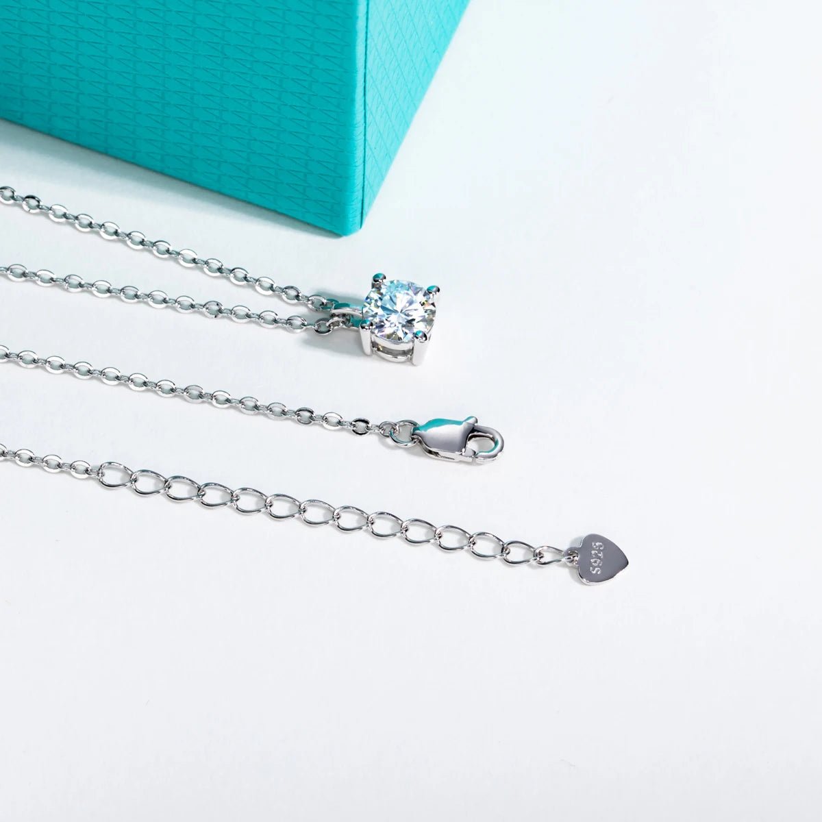 Lumi 3 Carats Silver Station Bezel