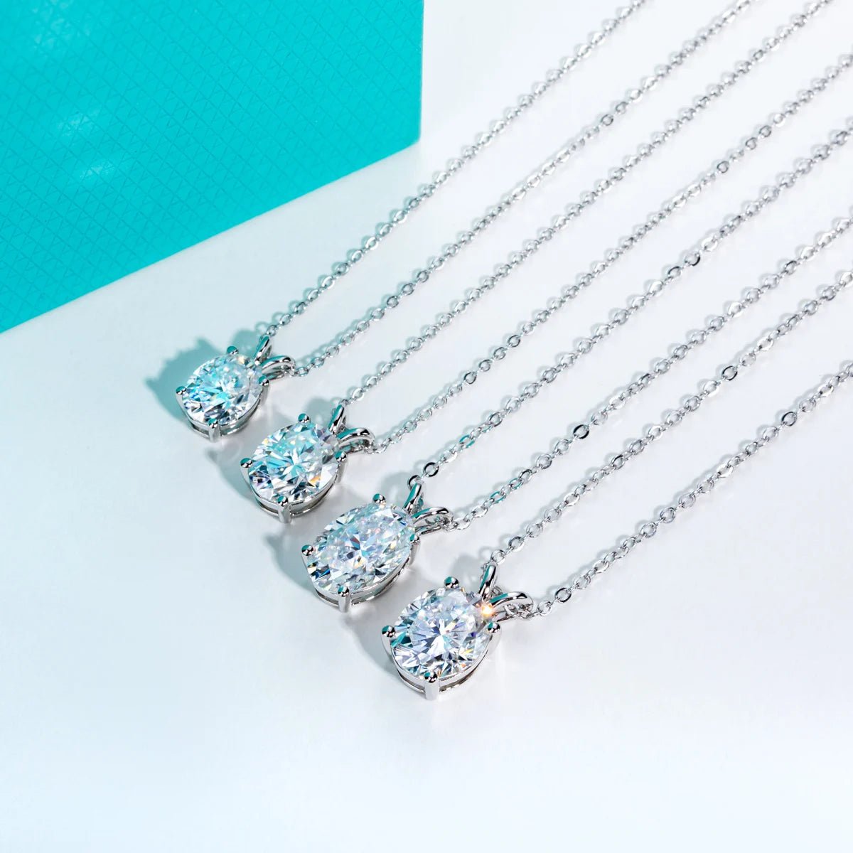 Evora 2 to 5 Carats Silver Oval Pendant