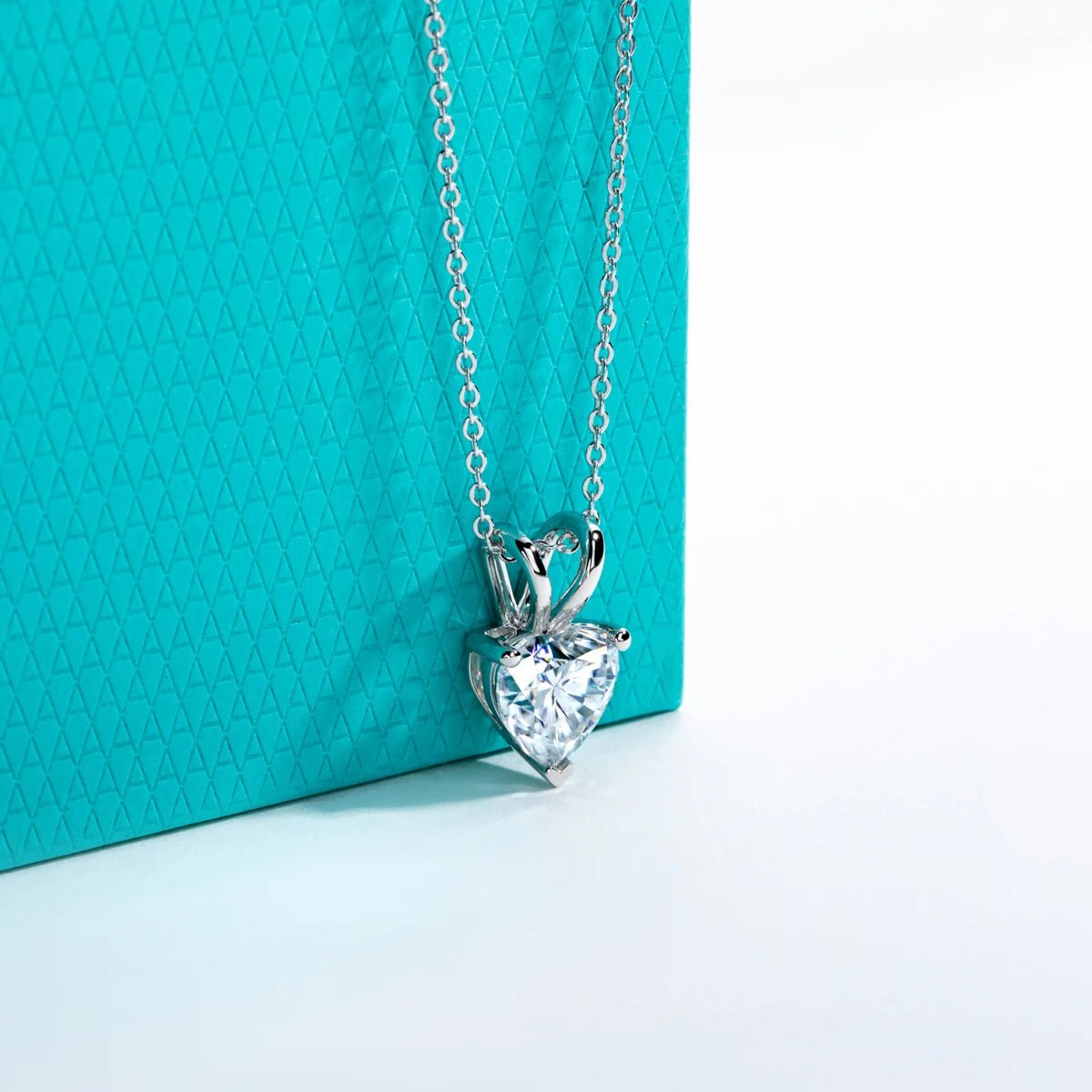 Zelda 2 to 5 Carats Silver Heart Pendant
