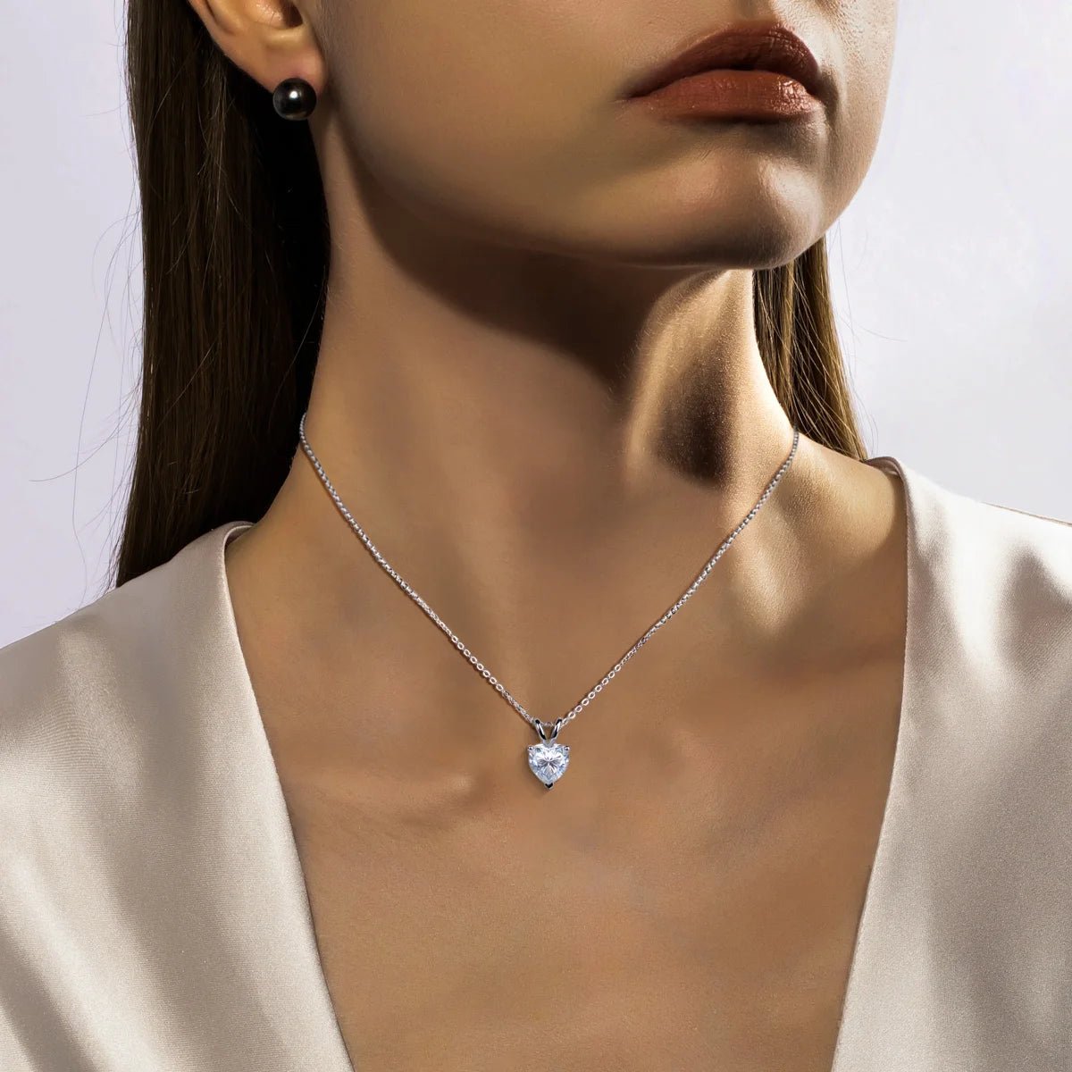 Zelda 2 to 5 Carats Silver Heart Pendant