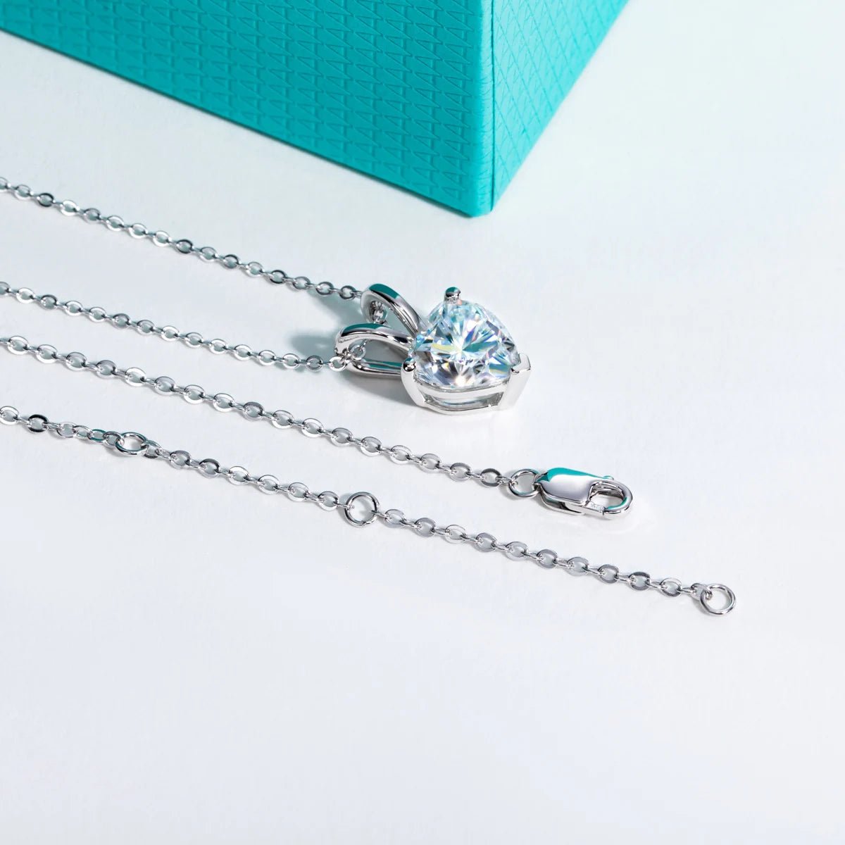 Zelda 2 to 5 Carats Silver Heart Pendant