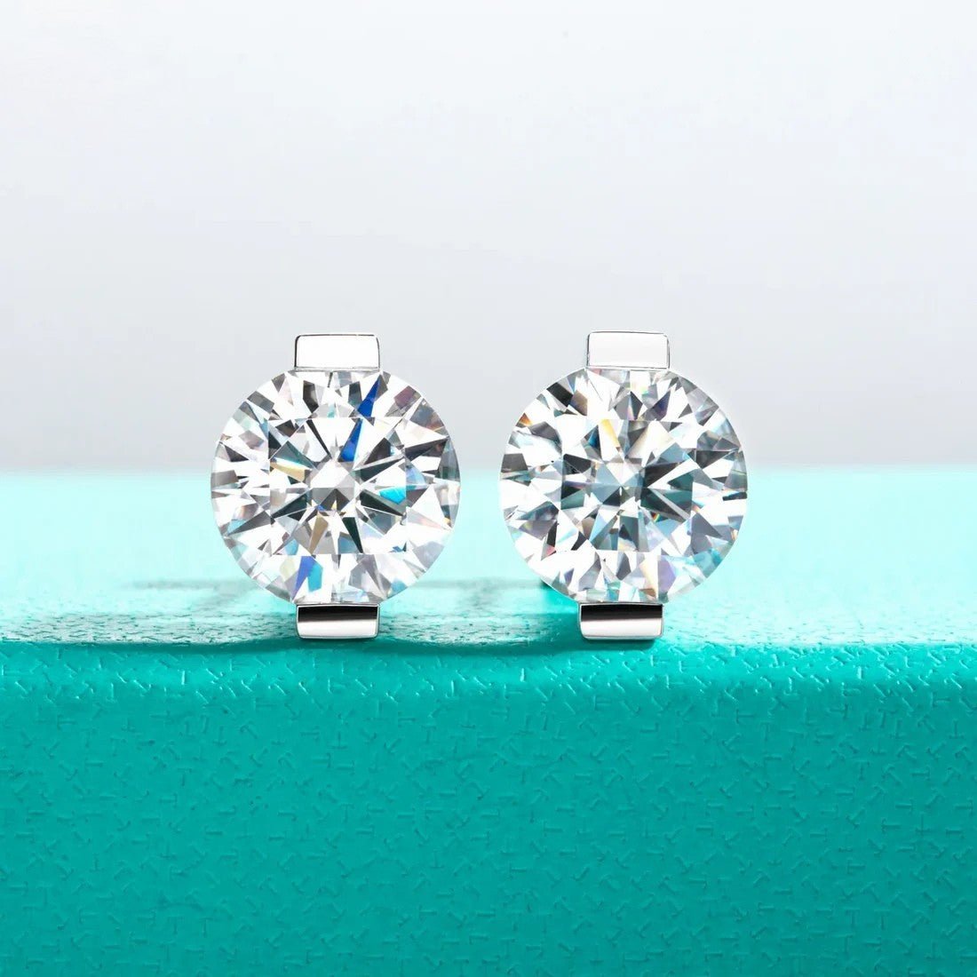 Bijou 0.5 to 3 Carats Silver Studs